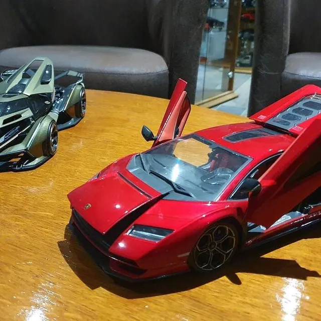 photo une lamborghini vision gran turismo et une lamborghini countach.  ©  ouest-france