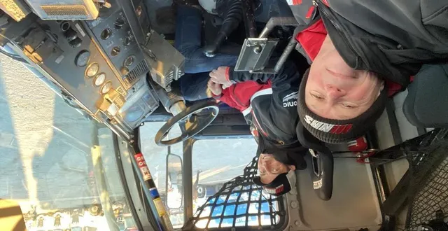 photo  hubert lelièvre et franck geenens dans leur camion qui roulera dans le désert d’arabie saoudite.  &copy;  hubert lelièvre et franck geenens 