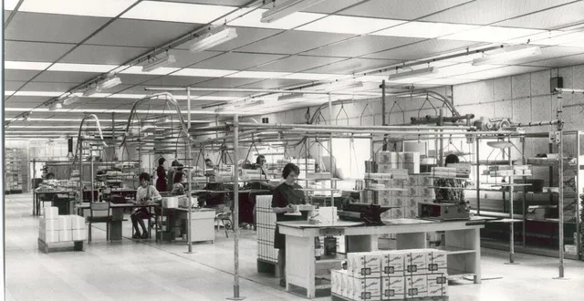 photo  usine de production de la biscuiterie de l’abbaye à la suite de l’agrandissement en 1972.  &copy;  biscuiterie de l’abbaye 