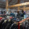 photo saint-léger-de-linières, samedi 28 décembre 2024. la qualité des vêtements apportés par les donateurs laisse de plus en plus à désirer.