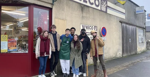 photo  lubin latchoumaya et ses amis ont pris possession du viveco d’auvers-le-hamon, samedi 28 décembre 2024, aux heures de fermeture, pour tourner un mini-court métrage.  &copy;  ouest-france 