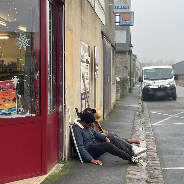 photo le magasin viveco d’auvers-le-hamon a servi de théâtre au tournage d’un mini-court métrage dont le thème est le manga.  ©  ouest-france
