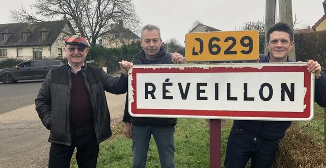 photo  jean-claude mauny, le maire de réveillon, avec deux de ses administrés, philippe camus et adrien ganel.  &copy;  photo : ouest-france 