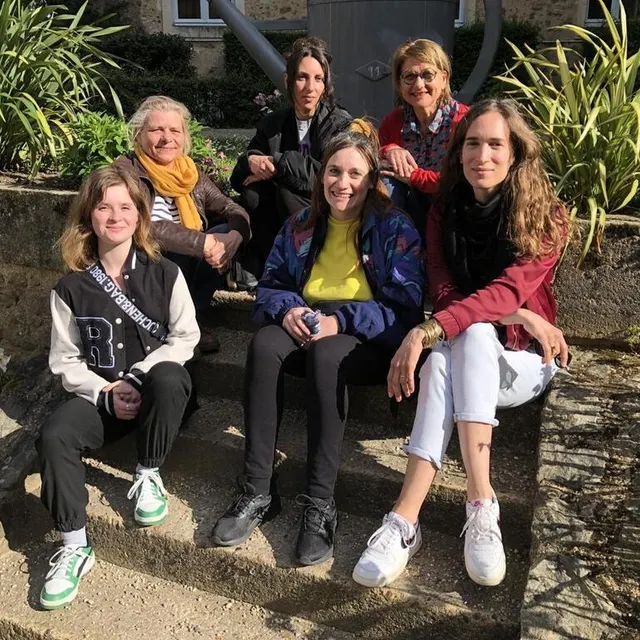 photo une partie des membres du collectif nananerf, qui regroupe des femmes du milieu du spectacle vivant en sarthe.  ©  le maine libre