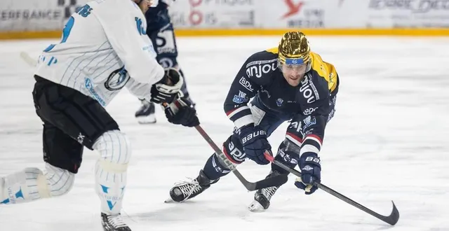 photo  brady shaw est le buteur patenté des ducs d’angers.  &copy;  photo co - régine lemarchand 