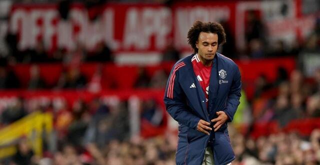 photo  à peine remplacé, joshua zirkzee est rapidement rentré aux vestiaires.  ©  photo : carl recine / getty images via afp 