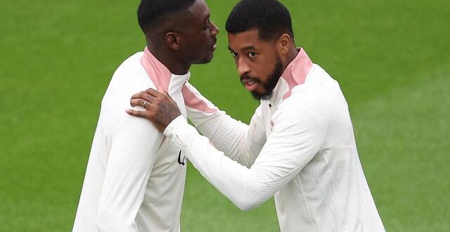 photo  randal kolo muani et presnel kimpembe à la reprise de l’entraînement au camp des loges.  ©  photo : franck fife / afp 