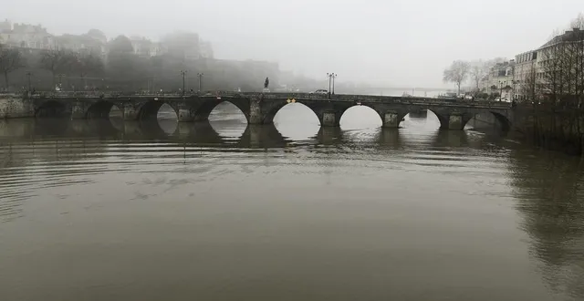 photo  la maine et angers sont plongés dans le brouillard en cette fin 2024, à l’image d’une année durant laquelle le déficit d’ensoleillement de l’anjou se chiffre à près de 400 heures.  &copy;  ouest-france 