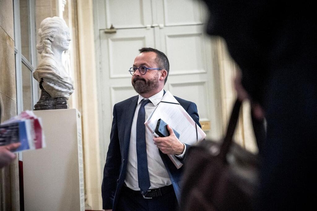 Le ministre de la Santé veut « étudier » la voie du cannabis médical