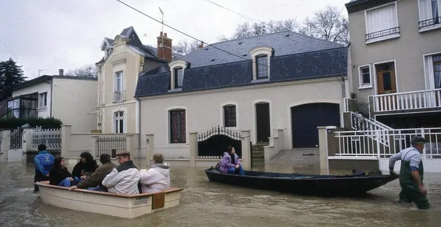 photo  les inondations du mans (sarthe) ont marqué les esprits. ici, le 25 janvier 1995, rue louis-crétois.  &copy;  archives ouest-france 