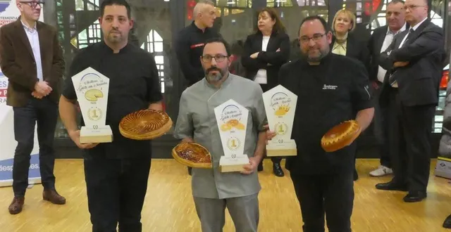photo  les lauréats des meilleures galettes des rois 2025 : guillaume gaugain (à gauche) pour la galette amande, christophe lecomte pour l’originale et julien marsal, pour la briochée.  &copy;  ouest-france 