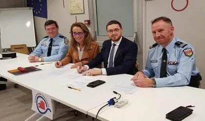 photo  la signature de la convention pour une durée de trois ans. 