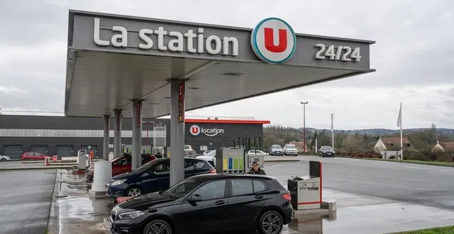 photo  la victime a été retrouvée dans le coffre d’une renault mégane rs à la station-service super u de saint-pavace, près du mans. ses deux ravisseurs ont pris la fuite à pied.  &copy;  xavier sarrat - le maine libre 