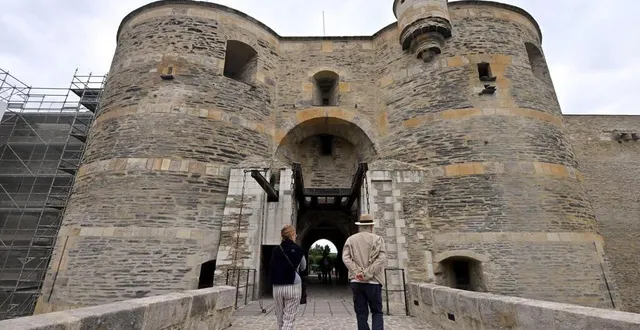 photo  les travaux de rénovation attirent aussi de nouveaux visiteurs.  &copy;  jerome fouquet / ouest-france. 