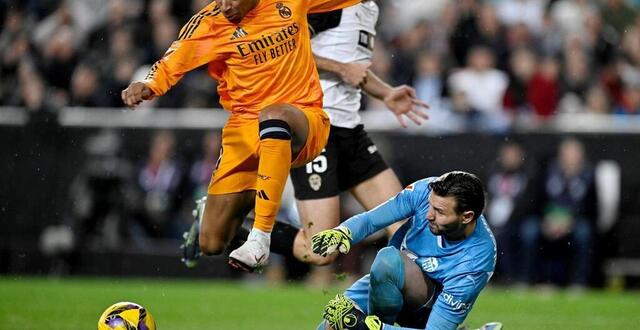 photo  kylian mbappé et les madrilènes se sont inclinés à valence 0-1 en liga, ce vendredi 3 janvier.  ©  photo : pablo morano / reuters 