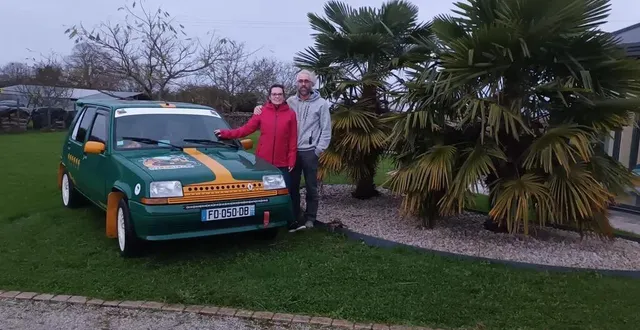 photo  avec leur «super  5 » renault , julie et marc laurent seront au départ du bab el raid 2025  &copy;  ouest-france. 