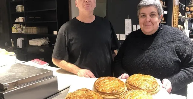 photo  christel et alain guillois sont à la tête de la boulangerie de la halle aux blés d’alençon.  &copy;  ouest-france 