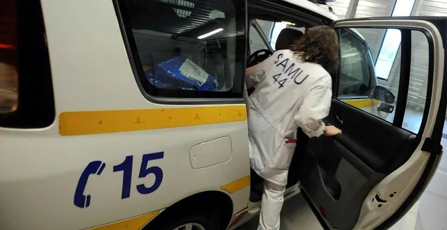 photo  en cas de suspicion d’avc, il faut appeler le 15 au plus vite.  &copy;  archives le courrier de l’ouest 