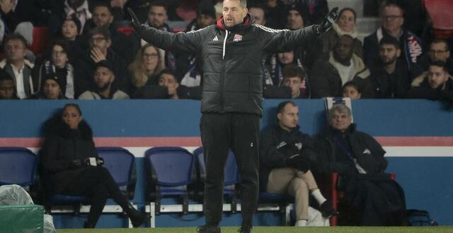 photo  pierre sage n’était pas satisfait du match de l’ol malgré la victoire (1-0) contre montpellier, pour la 16e journée de l1.  ©  photo : jean catuffe / afp 