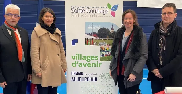 photo  de gauche à droite : philippe bigot, maire ; sandy lecoq-espallargas, sous-préfète ; fanny lebarbier, du cabinet conseil rouge vif territoires, et éric morisseau, directeur de projet villages d’avenir, ont lancé la dynamique villages d’avenir, samedi midi.  &copy;  ouest-france 