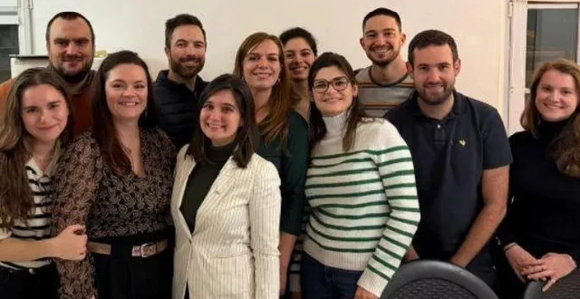 photo  les membres du bureau 2025 de la jeune chambre économique d’angers, avec aurélie perrotte au centre (en blaser blanc).  &copy;  ouest-france 