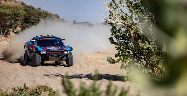 photo  carlos sainz a été accidenté lors de la spéciale « 48h chrono » ce dimanche sur le dakar 2025.  ©  photo : kin marcin / red bull content pool via afp 