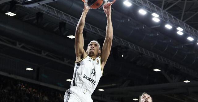 photo  neal sako et l’asvel recolle à la tête.  ©  photo : michele nucci / dppi via afp 