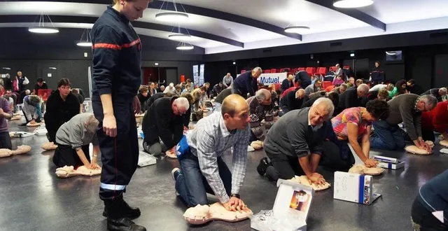 photo  un cours d’initiation des gestes de premiers secours a été dispensé au centre de secours de tinchebray-bocage (orne).  &copy;  archives ouest-france 