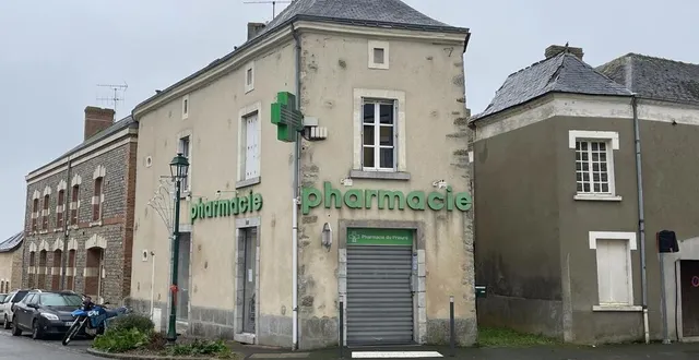 photo  la pharmacie d’auvers-le-hamon a fermé définitivement ses portes samedi 28 décembre 2024, au même moment que le salon de coiffure.  &copy;  ouest-france 