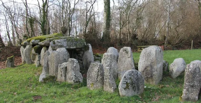 photo  l’allée couverte de la table au diable se situe à la sortie de domfront-en-poiraie, en direction de mantilly (orne).  &copy;  archives ouest-france 