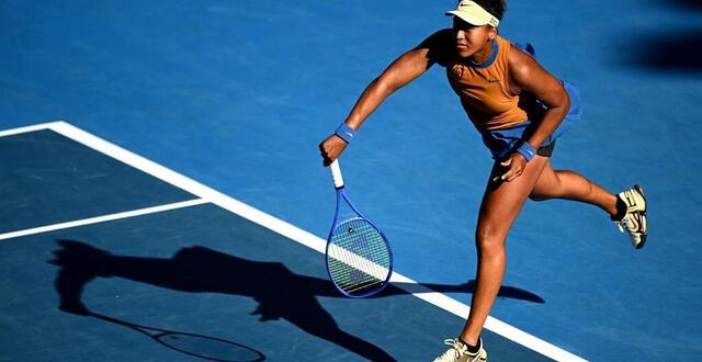 photo  naomi osaka s’est blessée à l’abdomen lors de la finale du tournoi wta d’auckland.  ©  photo : hannah peters/getty images via afp 