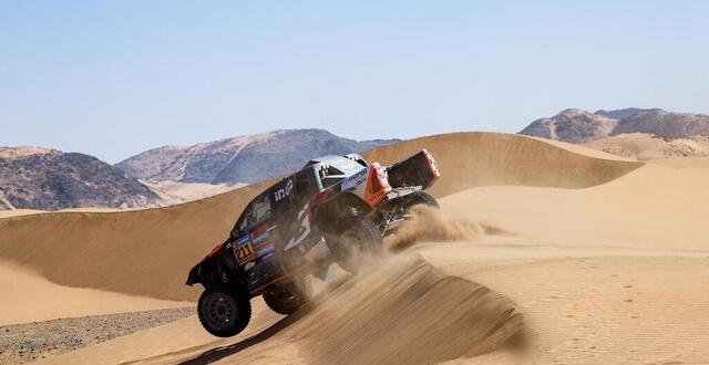 photo  le sud-africain henk lategan (toyota) conserve la tête du classement général auto du dakar 2025 après sa 3e place lors de la 2e étape.  ©  photo : frédéric le floch / dppi via afp 