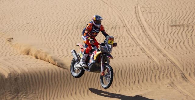 photo  daniel sanders possède déjà une avance confortable sur son dauphin au classement général du dakar 2025.  ©  photo : julien delfosse / dppi via afp 