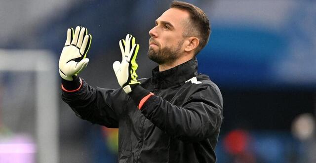 photo  pau lopez, prêté par l’om à gerone en liga, serait ciblé par le rc lens à la recherche d’un gardien pour compenser l’éventuel départ de brice samba.  ©  photo : chris ricco / getty images via afp 