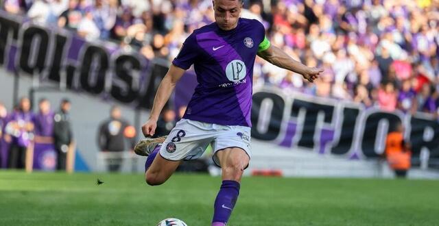 photo  vincent sierro, blessé, sera absent plusieurs semaines pour le toulouse fc.  ©  photo : frédéric scheiber / hans lucas via afp 