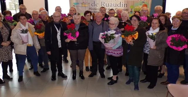 photo  les lauréats au concours des maisons fleuries.  &copy;  le maine libre 