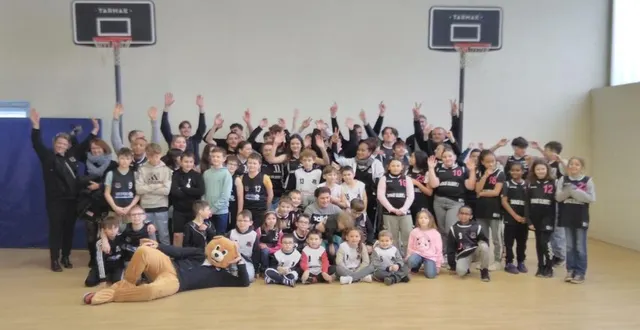 photo  les licenciés de l’association sportive basket belmontais.  &copy;  le maine libre 