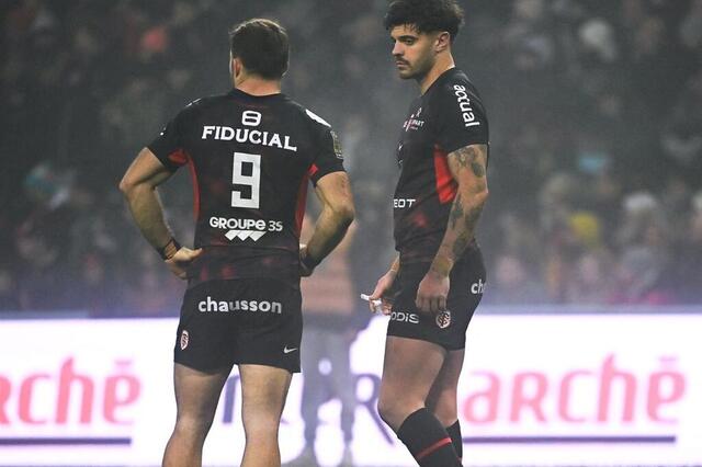 photo romain ntamack est en pôle pour former la charnière avec antoine dupont pendant le tournoi des 6 nations.  ©  photo : matthieu rondel / afp