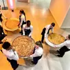 photo les galettes ont été découpées et servies par des élèves de l’école de production agapè anjou.