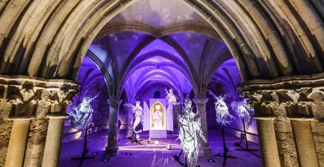 photo  dans l’abbaye de l’épau se trouvait une installation de l’artiste normande hélène liger, évocation des anges musiciens de la cathédrale du mans.  &copy;  ouest-france 