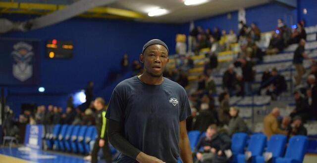 photo  jimmy djimrabaye, nouveau joueur du cep lorient basket, est présent à quimper ce mardi soir.  ©  alain vermeulen 