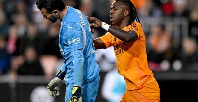 photo  vinicius junior sera suspendu pour les deux prochains matches en liga.  ©  photo : pablo morano/ reuters 