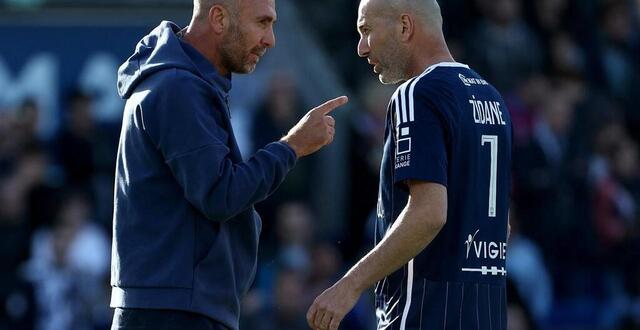 photo  christophe dugarry souhaite « du fond du cœur » que zinédine zidane succédera à didier deschamps au poste de sélectionneur de l’équipe de france en 2026.  ©  photo : romain perrocheau/afp 