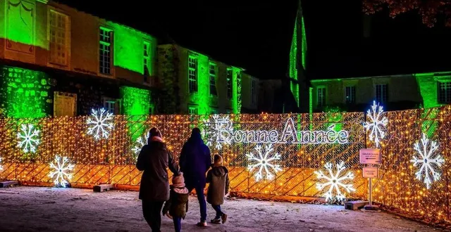 photo  les illuminations de l’abbaye de l epau séduisent de plus en plus de monde.  &copy;  photo le maine libre yvon loue 