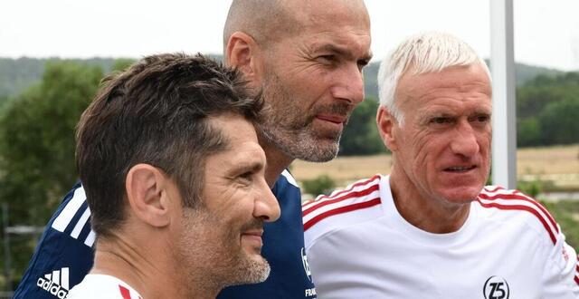 photo  bixente lizarazu, zinedine zidane et didier deschamps lors de la célébration du 25e anniversaire de la victoire de la coupe du monde de football de 1998, à aix en provence, dans le sud de la france, le 12 juillet 2023.  ©  photo : christophe simon/ afp 