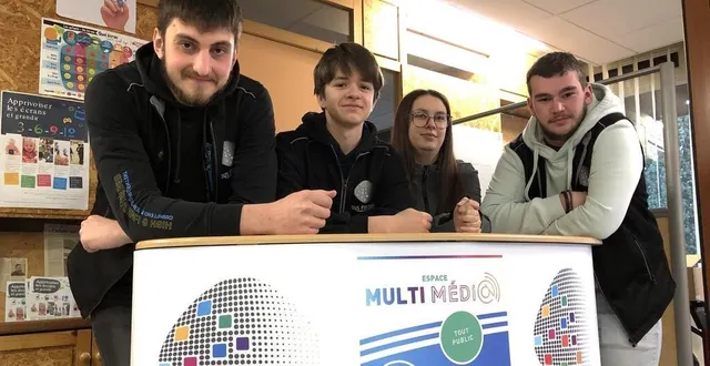 photo  les accompagnants numériques de l’espace multimédia du pays fléchois : théo, maxence, solène et lucas.  &copy;  le maine libre 
