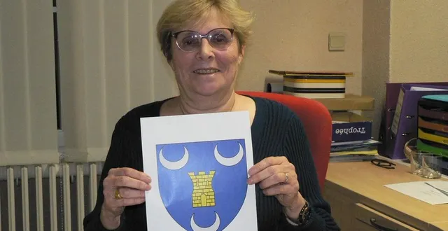 photo  anne-marie garnier a présenté l’histoire des armoiries de marolles-les-braults dans le bulletin histoire et patrimoine en pays saosnois.  &copy;  ouest-france 