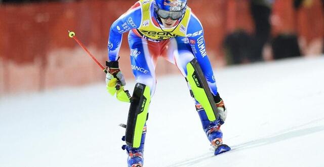 photo  clément noël est parti à la faute dans la première manche et a été éliminé du slalom de madonna di campiglio (italie), comptant pour la coupe du monde de ski alpin, ce mercredi 8 janvier.  ©  photo : pierre teyssot / afp 