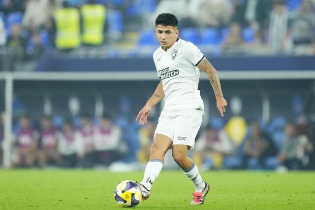 photo thiago almada devrait rejoindre l’ol, vendredi 10 janvier.  ©  josé breton / nurphoto