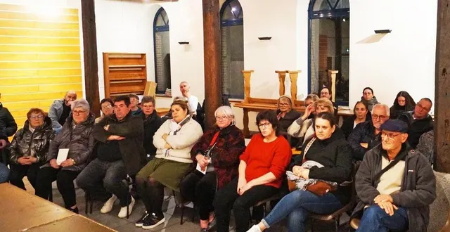 photo  déjà un bon nombre de personnes sont venues à cette première réunion.  &copy;  ouest-france 